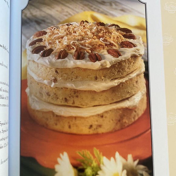 Duncan Hines Classic Recipes Cookbook - Picture 10 of 16